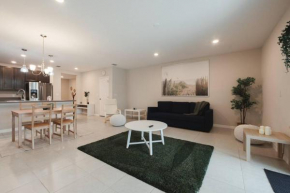 Modern, Bohemian Home - Fast Wi-Fi, Pool, Gym